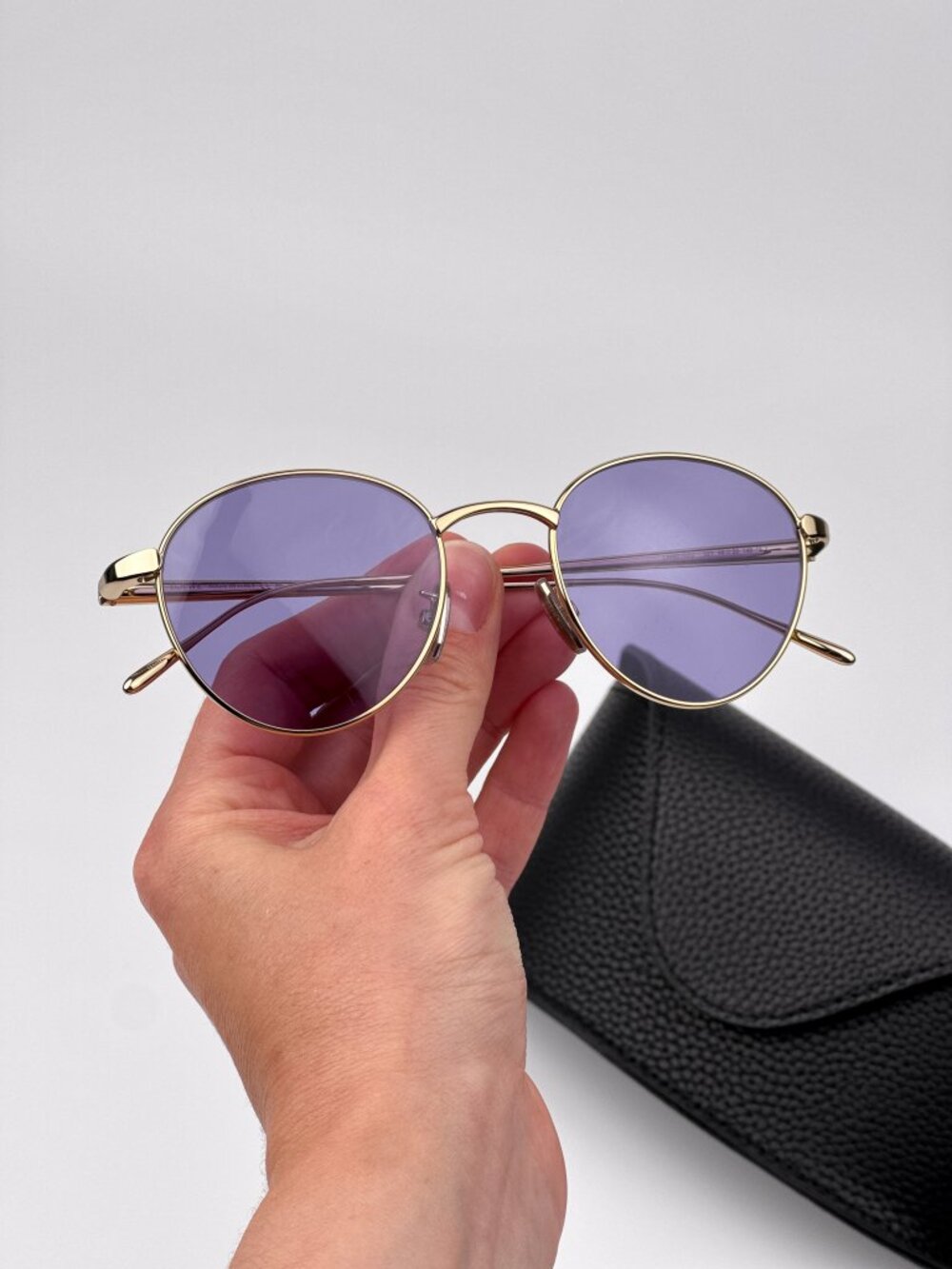 LOEWE LW40152U 32Y GOLD ROUND SUNGLASSES